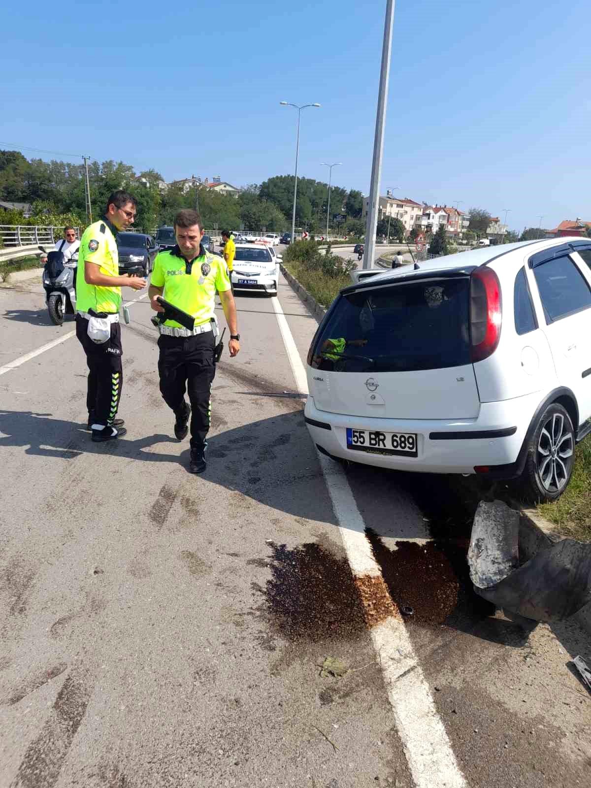 Sinop\'ta otomobilin refüje çıktığı kazada sürücü hafif yaralandı