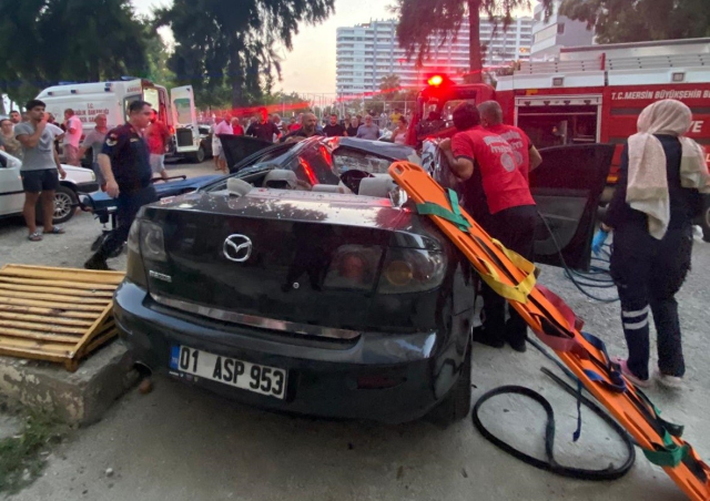 Tatil sitesinde feci olay: 21'inci kattan otomobilin üzerine düşerek öldü