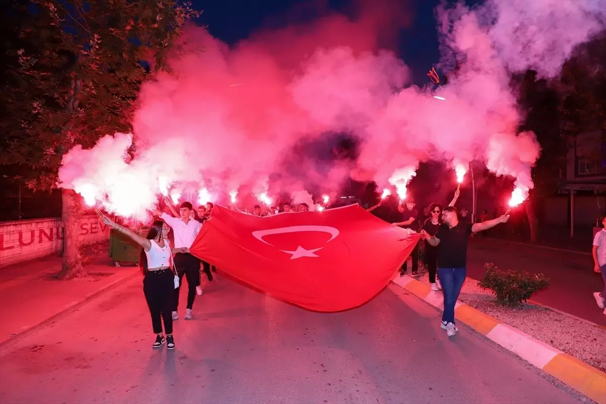 Turhal\'da 30 Ağustos Zafer Bayramı yürüyüşü düzenlendi