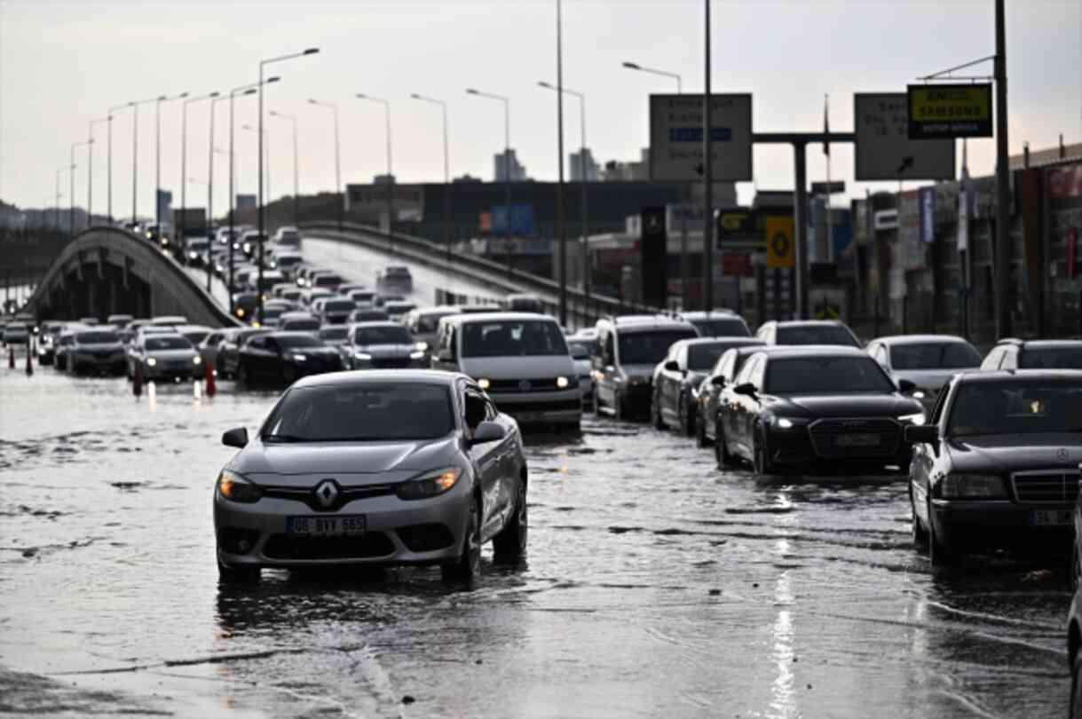 Ankaralının çilesi hep aynı! Sağanak yağış hayatı kabusa çevirdi
