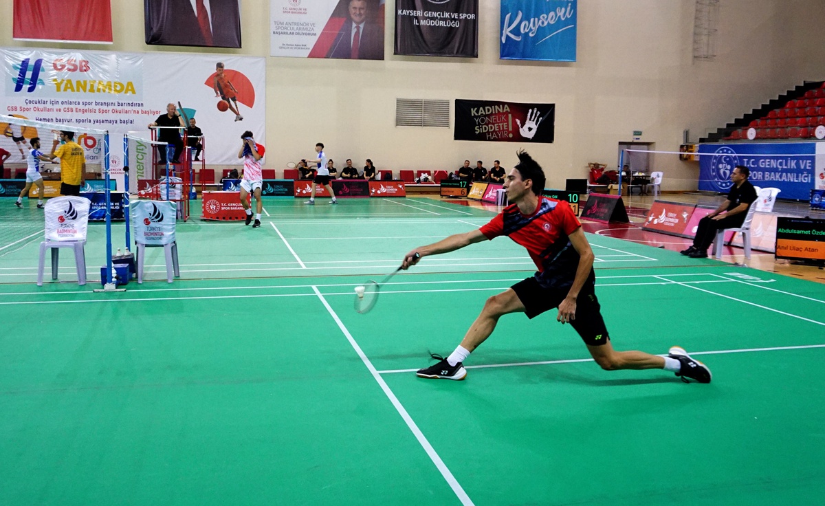 Badminton Süper Ligi ve 1\'inci Lig Kayseri etabı devam ediyor