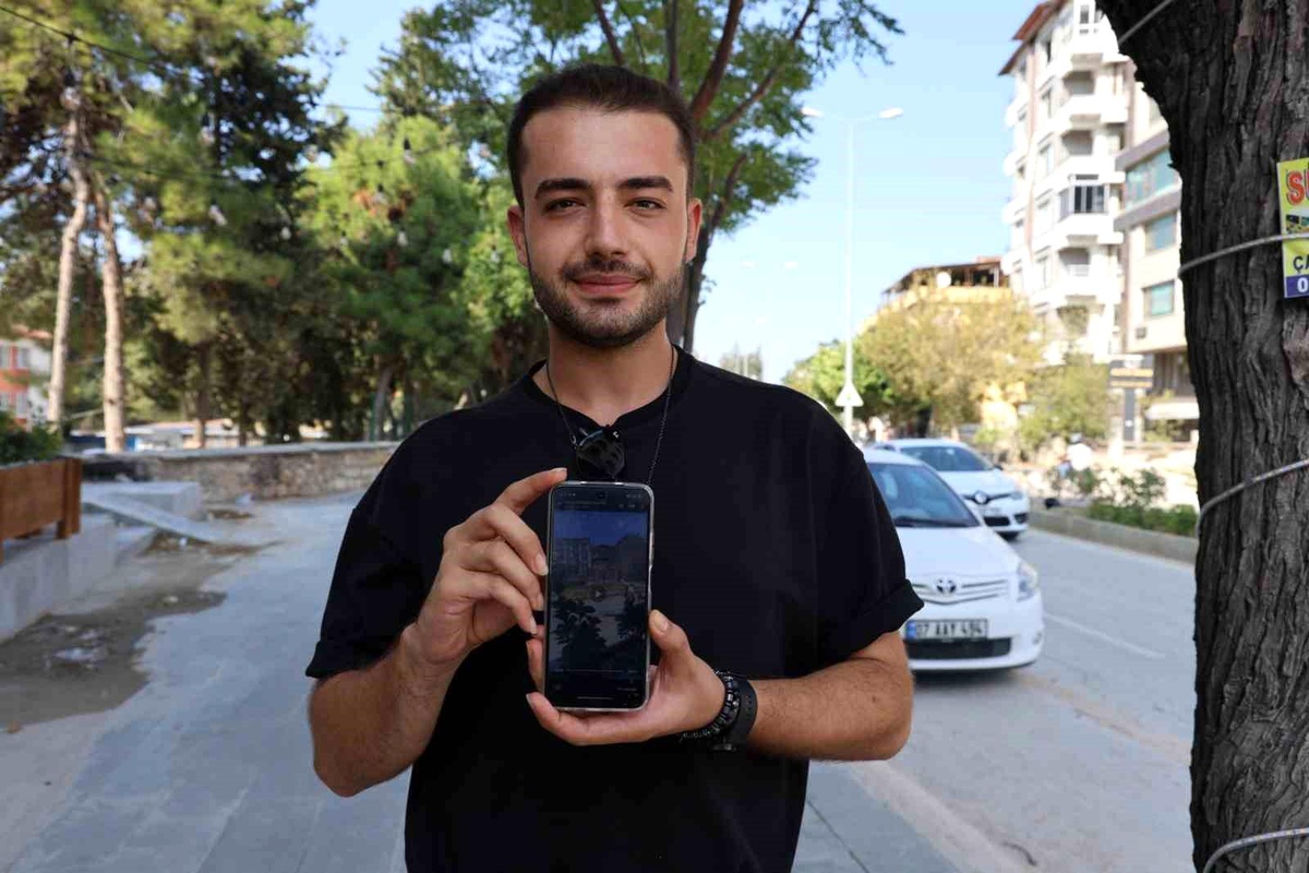 Yaşlı kadın yavru keçiyi kucağında taşıyarak görenleri tebessüm ettirdi