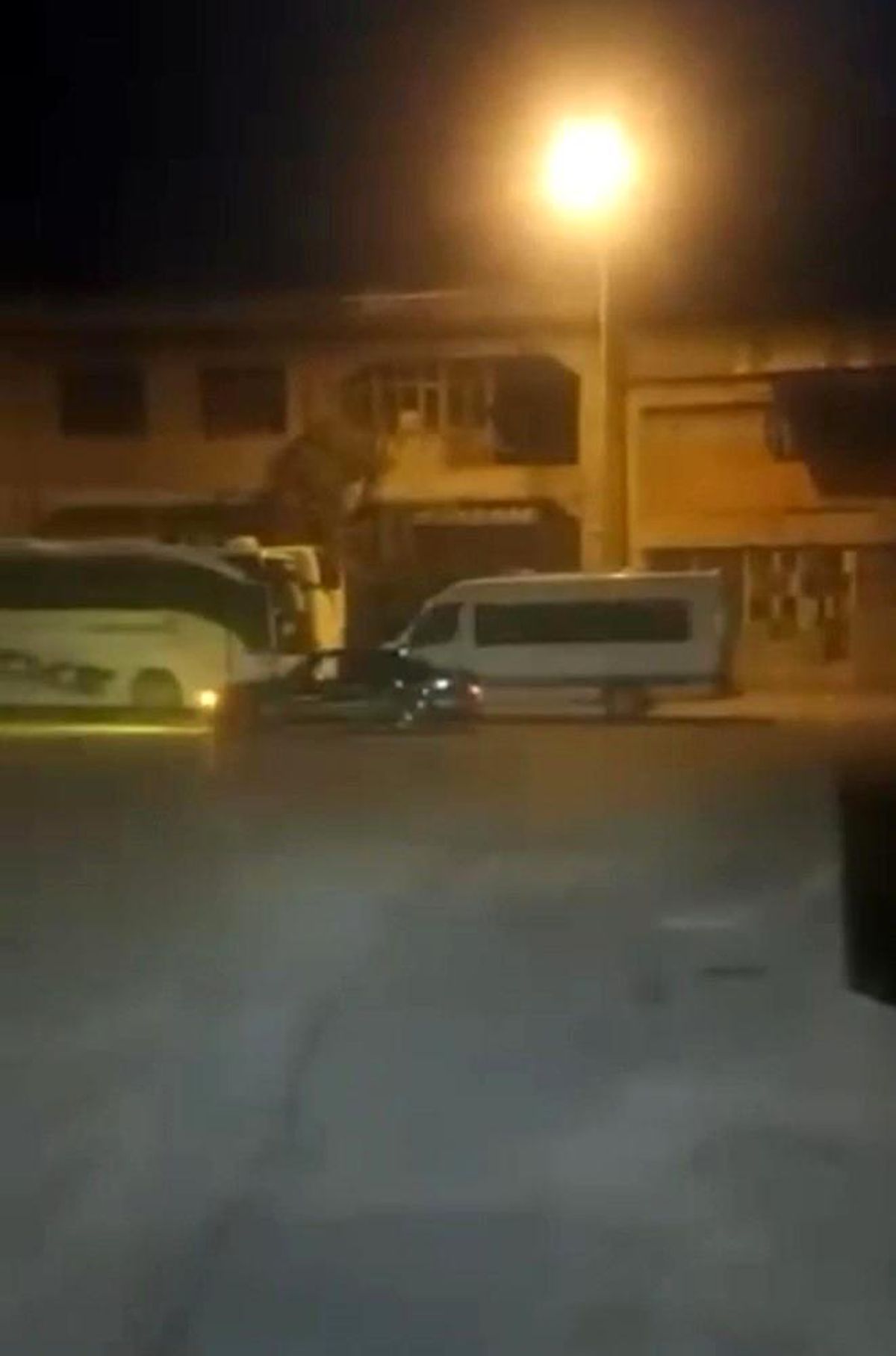 Bursa\'da Drift Yapan Sürücü Park Halindeki Otobüse Çarptı