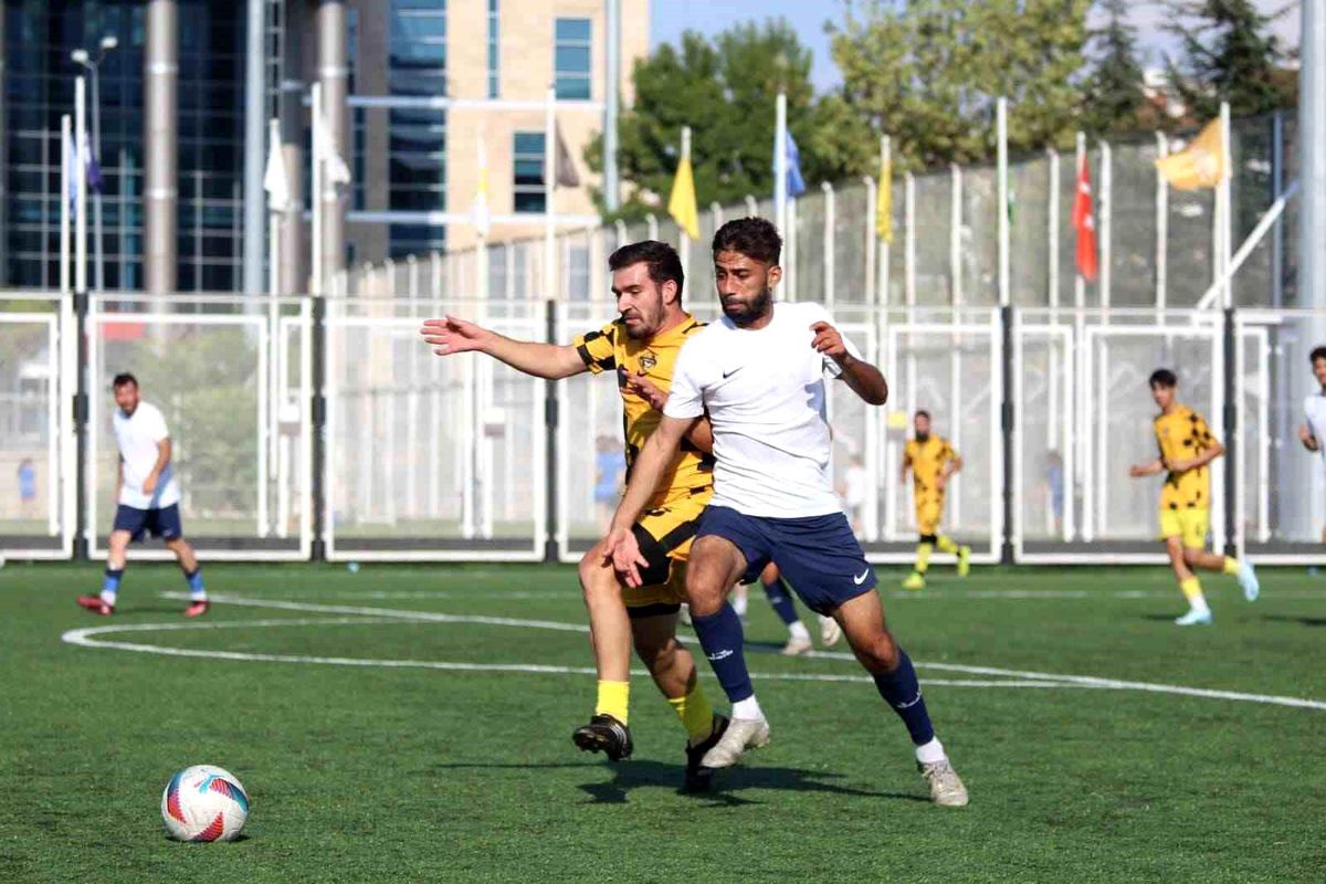 Erciyes 38 Futbol Kulübü, Kocasinan Şimşekspor\'u farklı mağlup etti