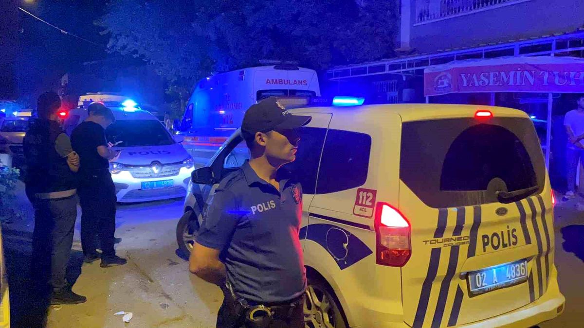 Adıyaman\'da, bir şahıs 3 çocuk annesi eşini öldürdükten intihar etti.