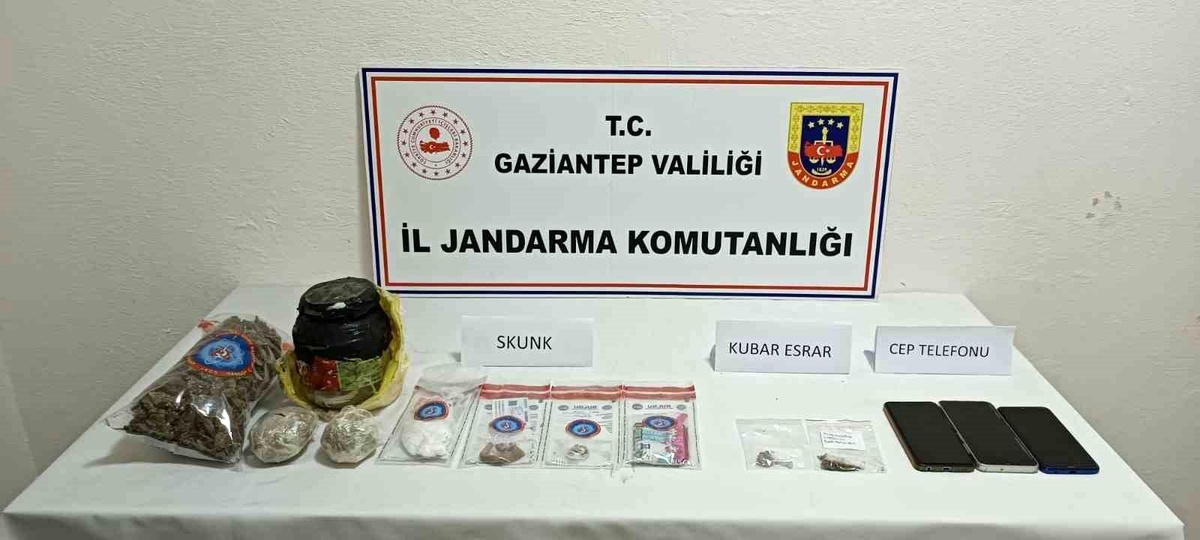 Gaziantep\'te yapılan huzur güven uygulamasında 1 kilo 520 gram skunk ele geçirildi