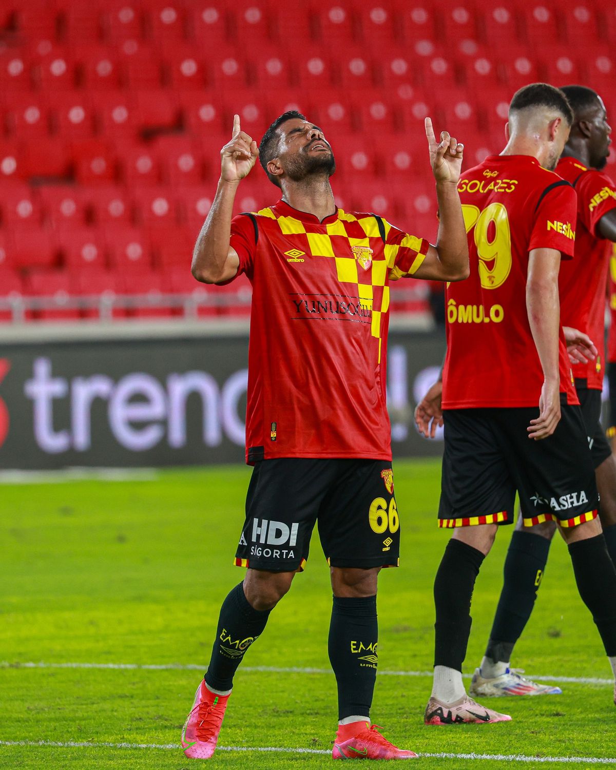 Göztepe, Bodrum FK\'yı 2-0 yenerek ilk galibiyetini aldı