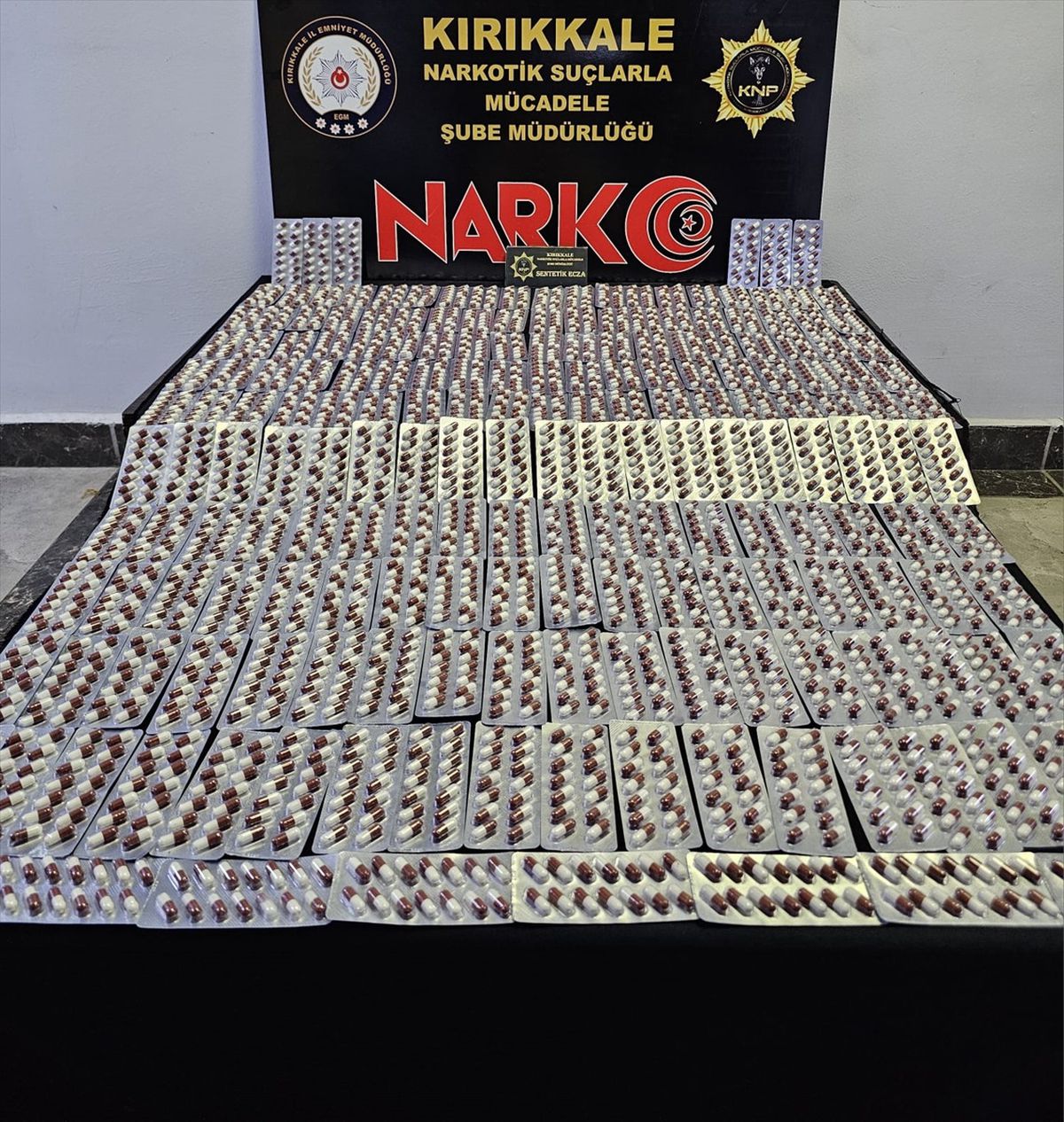 Kırıkkale\'de 2 Bin 800 Sentetik Hap Ele Geçirildi, 5 Zanlı Gözaltına Alındı