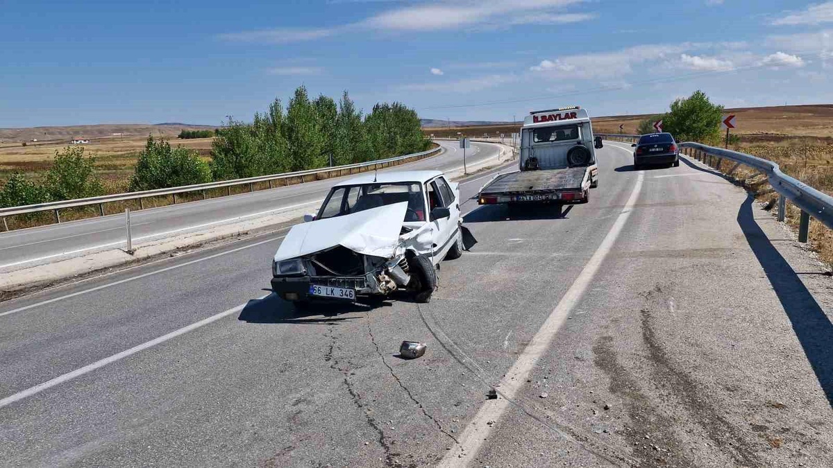 Çorum\'un Alaca ilçesinde trafik kazası: 2 kişi yaralandı