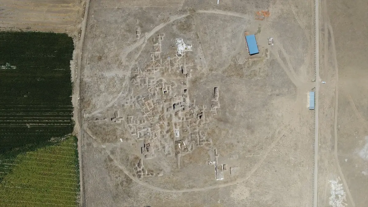 Eskişehir\'de Küllüoba Höyüğü kazısında Tunç Çağı\'na ait yapı gömme kültürüne ait buluntular bulundu