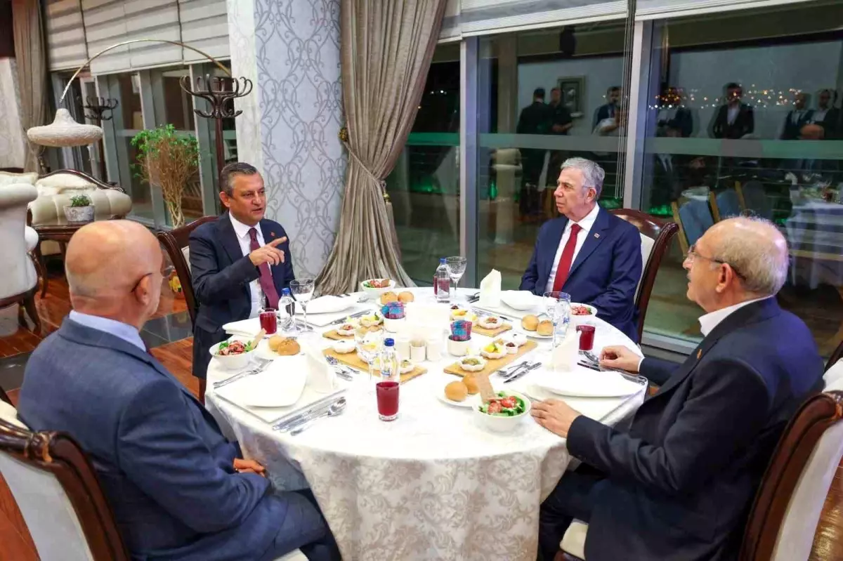 CHP Genel Başkanı Özgür Özel, Kemal Kılıçdaroğlu ile parti tüzüğü değişiklikleri için görüştü