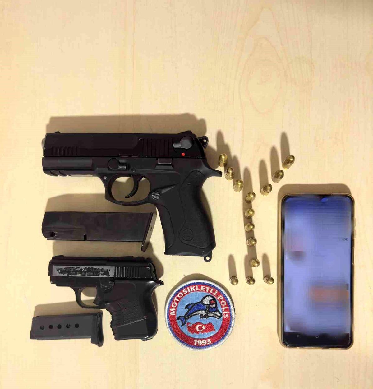 Samsun\'da Yunus polislerinin kovalamacası sonucu ruhsatsız tabancalar ele geçirildi