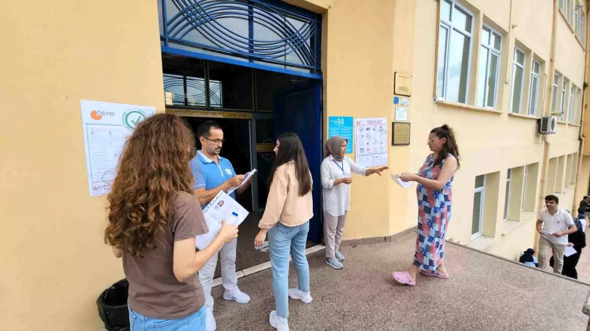 Zonguldak\'ta KPSS Önlisans Sınavına Giren Adaylar Ter Döktü