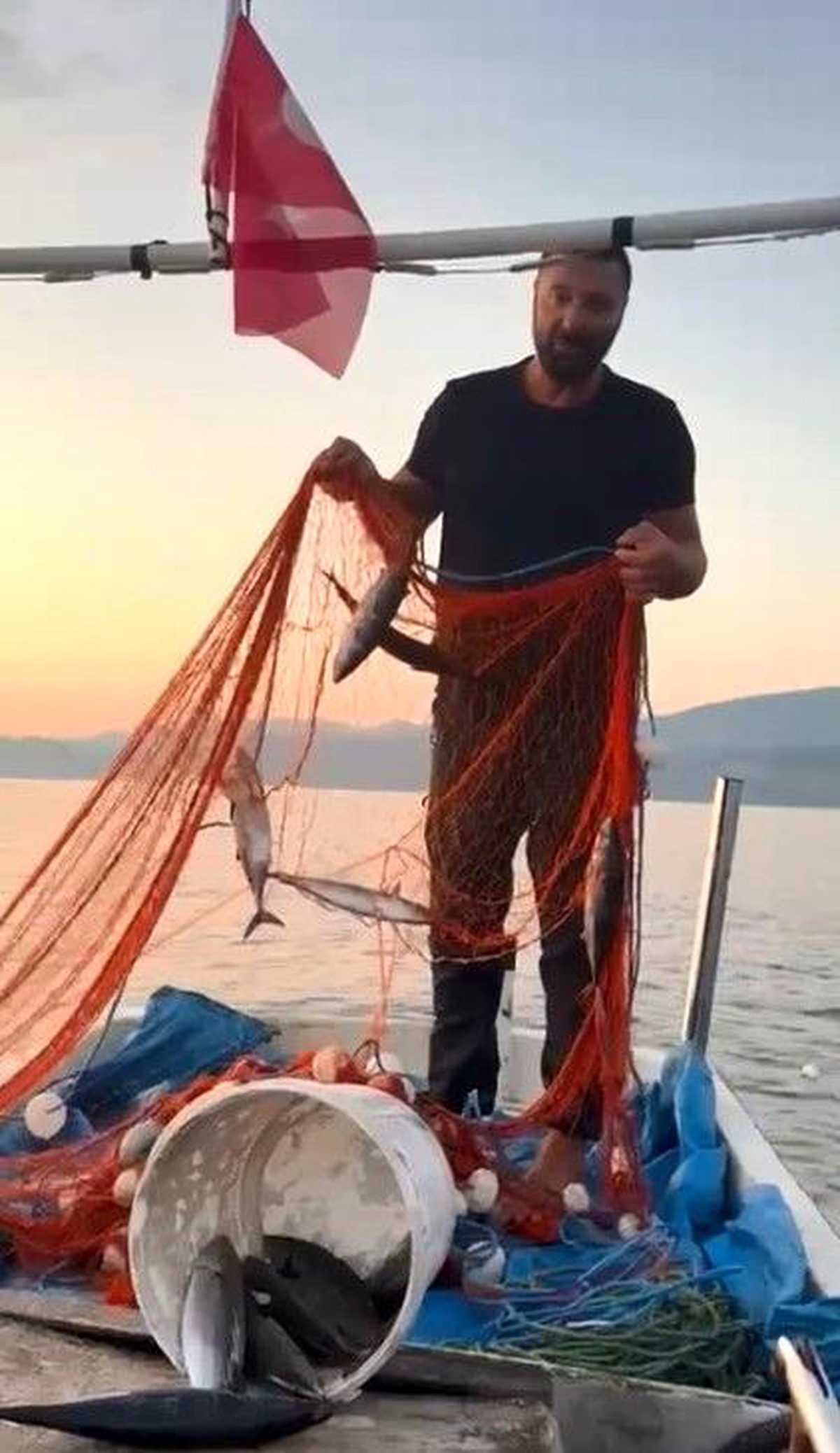 Sinop\'ta Balıkçılar Palamutla Dolu Ağlarla Denize Açıldı