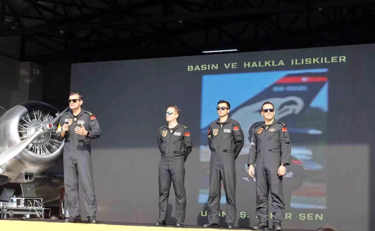 SOLOTÜRK Ekibi İstanbul Hava Kuvvetleri Müzesi\'nde Vatandaşlarla Buluştu