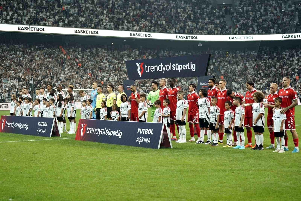 Beşiktaş ve Sivasspor arasındaki Süper Lig maçı golsüz eşitlikle başladı
