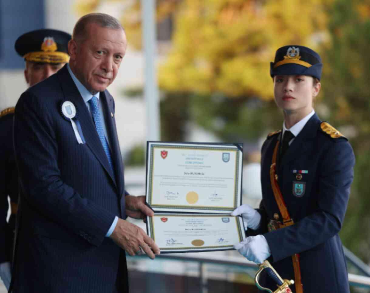 Tsk Tarihinde Bir Ilk! Kara, Deniz Ve Hava Harp Okulları'nı 3 Kadın Teğmen Birincilikle Bitirdi