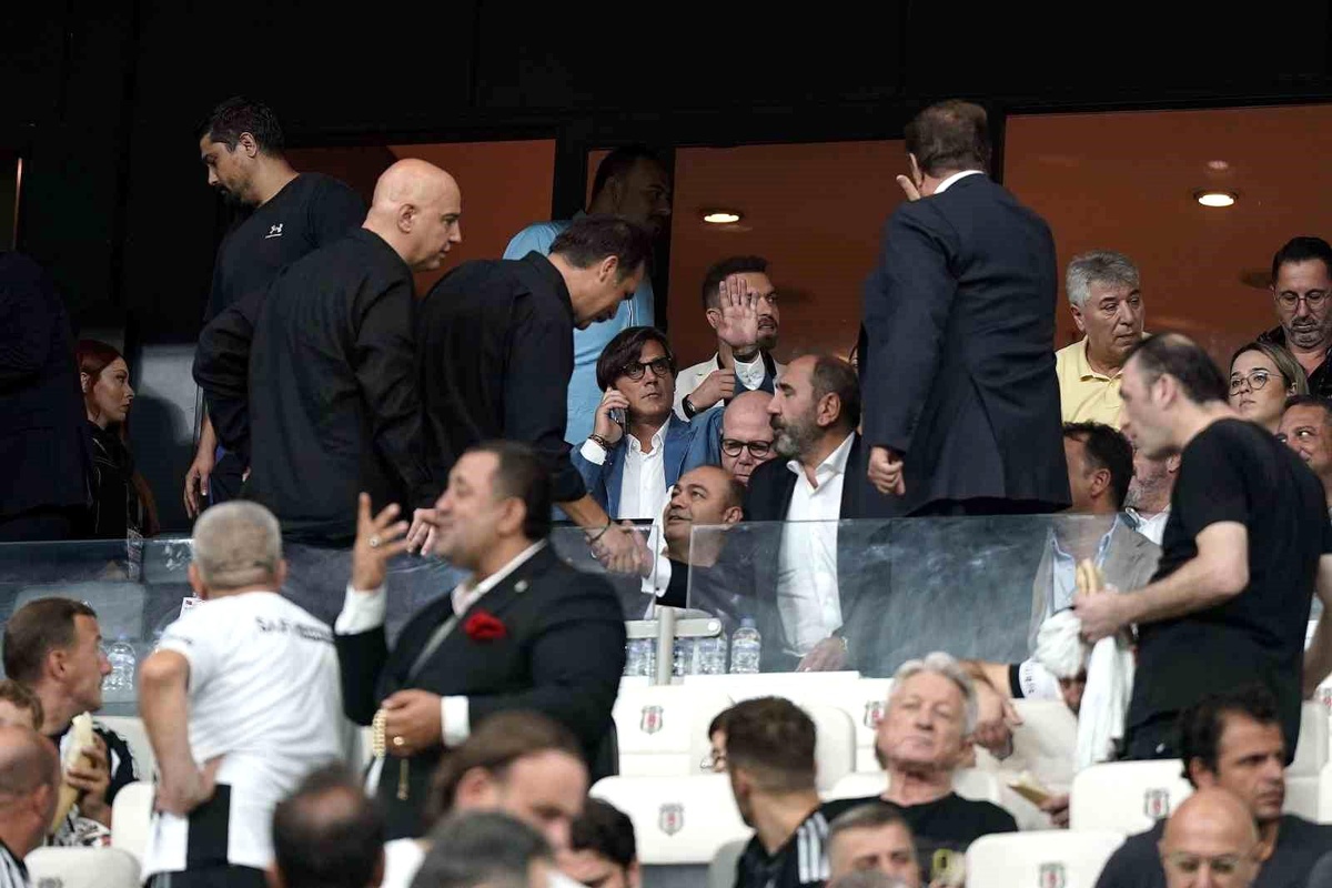 A Milli Takım Teknik Direktörü Vincenzo Montella Beşiktaş - Sivasspor maçını tribünden izledi