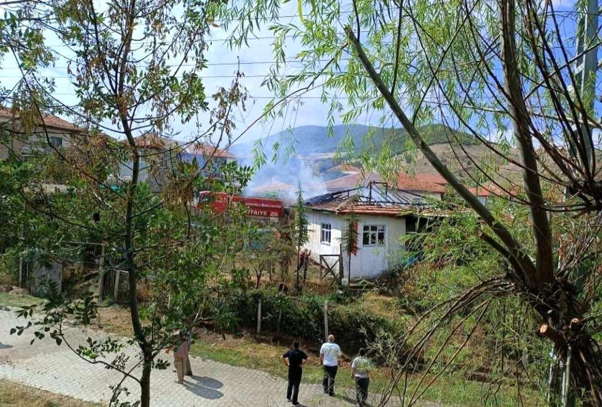 Çorum\'un Sungurlu ilçesinde ev yangını