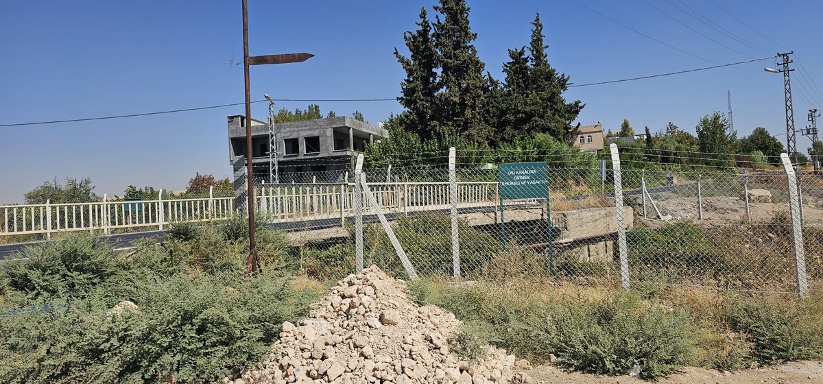 Nusaybin\'de yol kenarında tabancayla vurularak öldürülen kişinin cesedi bulundu