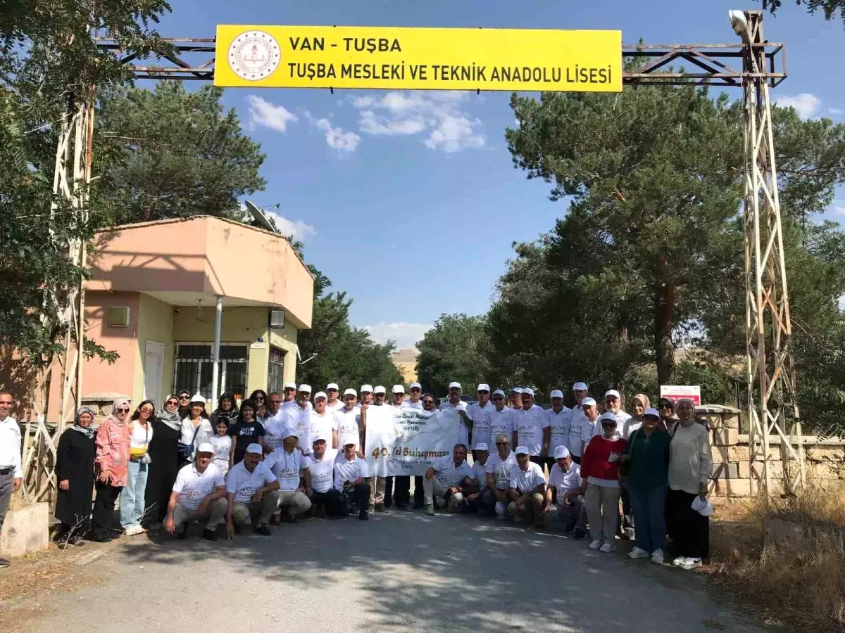 Van Ziraat Meslek Lisesi mezunları 40 yıl sonra bir araya geldi