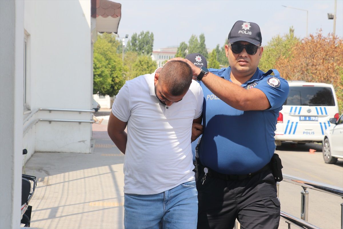 Adana\'da evde ruhsatsız 5 tabanca ele geçirildi