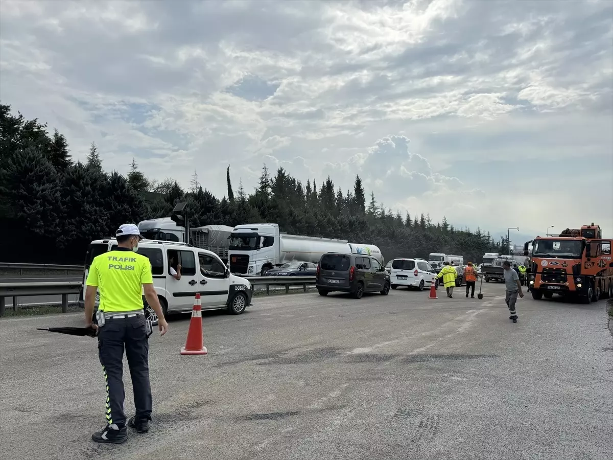 Kocaeli\'de Zincirleme Kaza Sonrası Otoyol İstanbul Yönü Açıldı