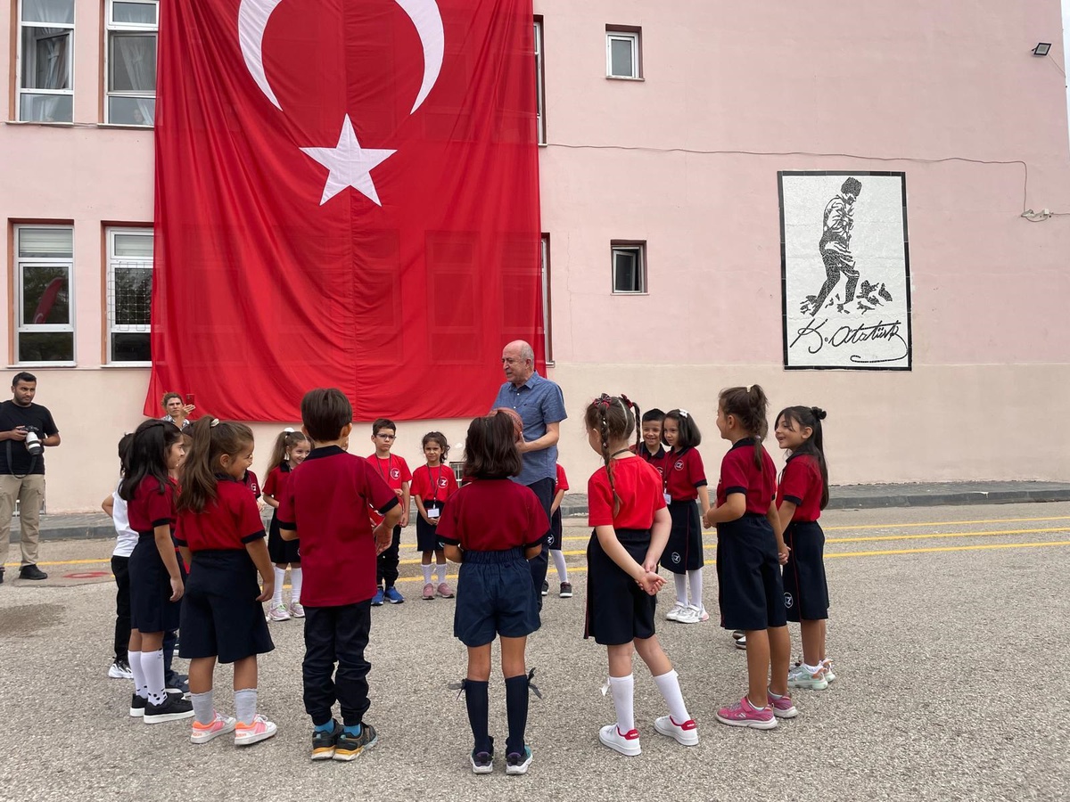 Ankara\'da Anaokulu ve 1. Sınıf Öğrencileri Uyum Eğitimi İçin Okulda