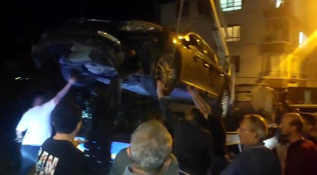Keçiören\'de El Freni Çekilmeyen Araç Uçurumdan Yuvarlandı