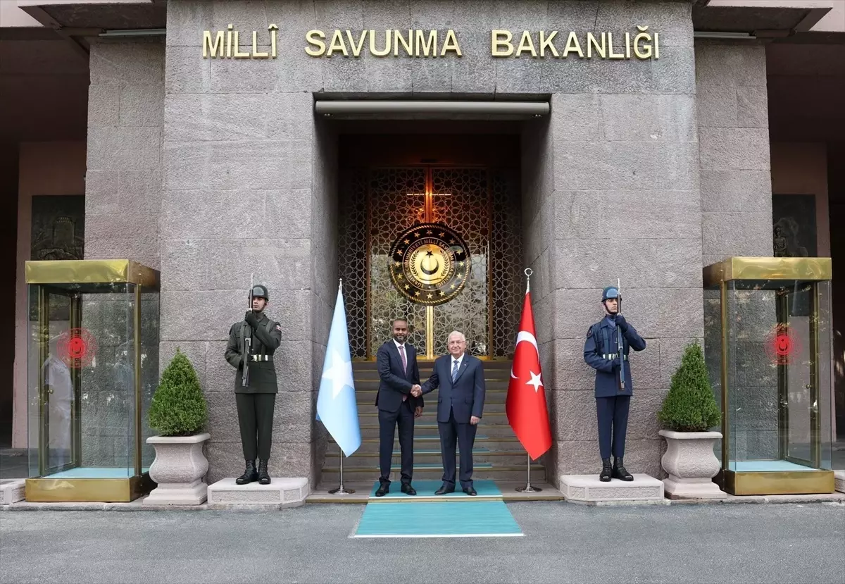 Milli Savunma Bakanı Güler, Somali ve Enerji Bakanlarıyla Görüştü