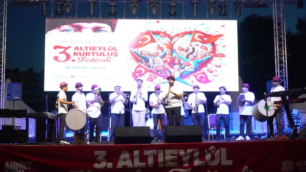 Balıkesir\'de 3. Kurtuluş Festivali Başladı