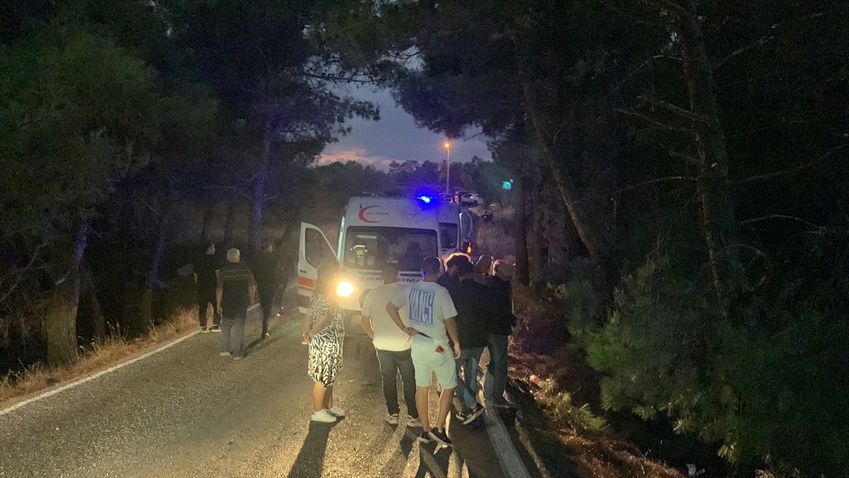 Edremit\'te Motosiklet Kazası: 2 Kişi Yaralandı