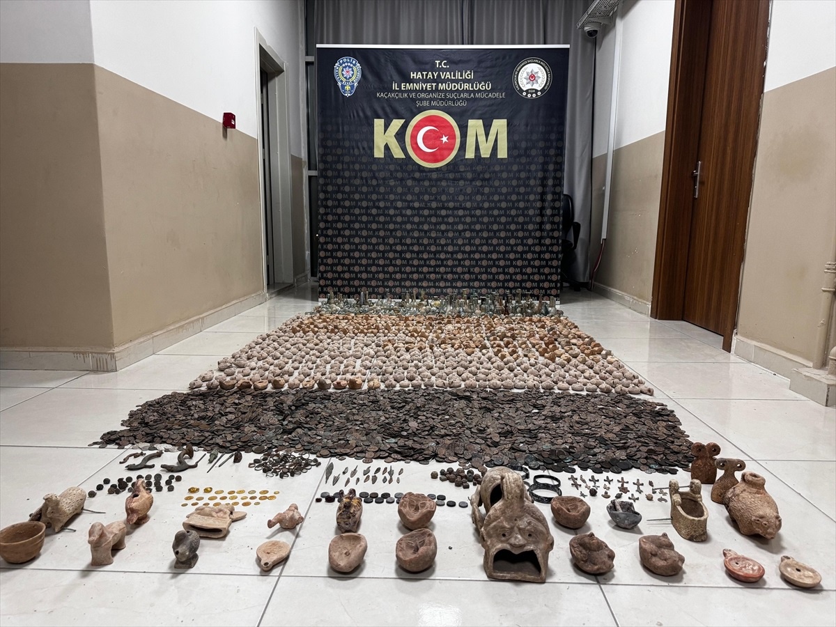 Reyhanlı\'da Tarihi Eser Kaçakçılığına Operasyon: 15 Bin 301 Obje Ele Geçirildi