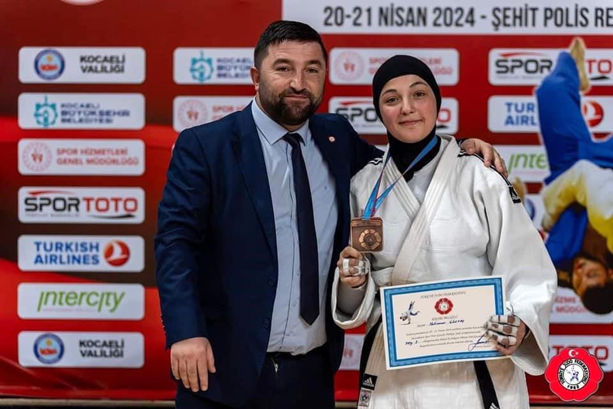 Bilecik Gençlik ve Spor Kulübü Judo sporcusu Haticenur Göktaş Ankara Türkiye Olimpiyat Hazırlık Merkezi\'ni kazandı