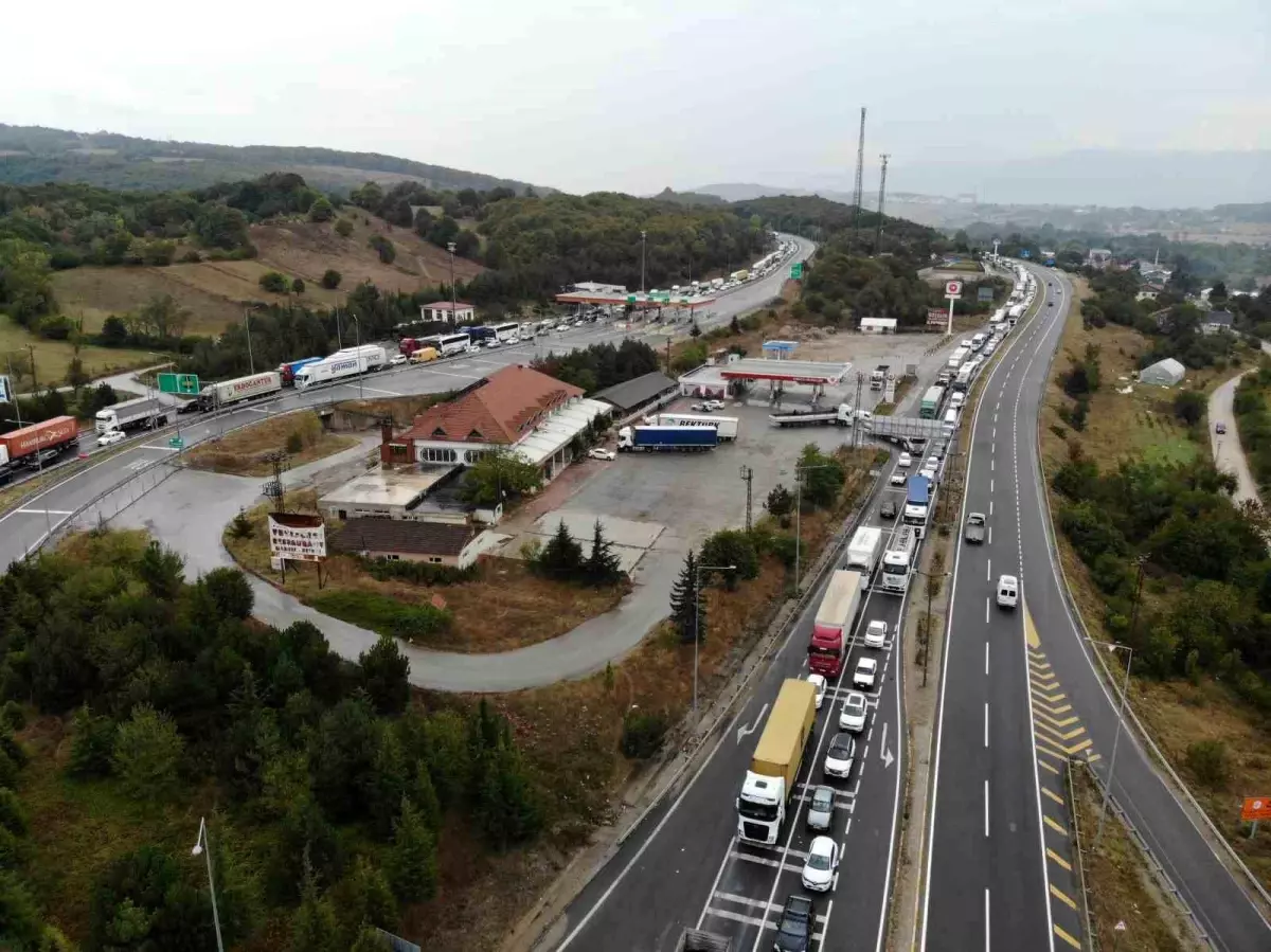 Bolu Dağı\'nda Tünel Çalışmaları Nedeniyle Araç Kuyrukları Oluştu