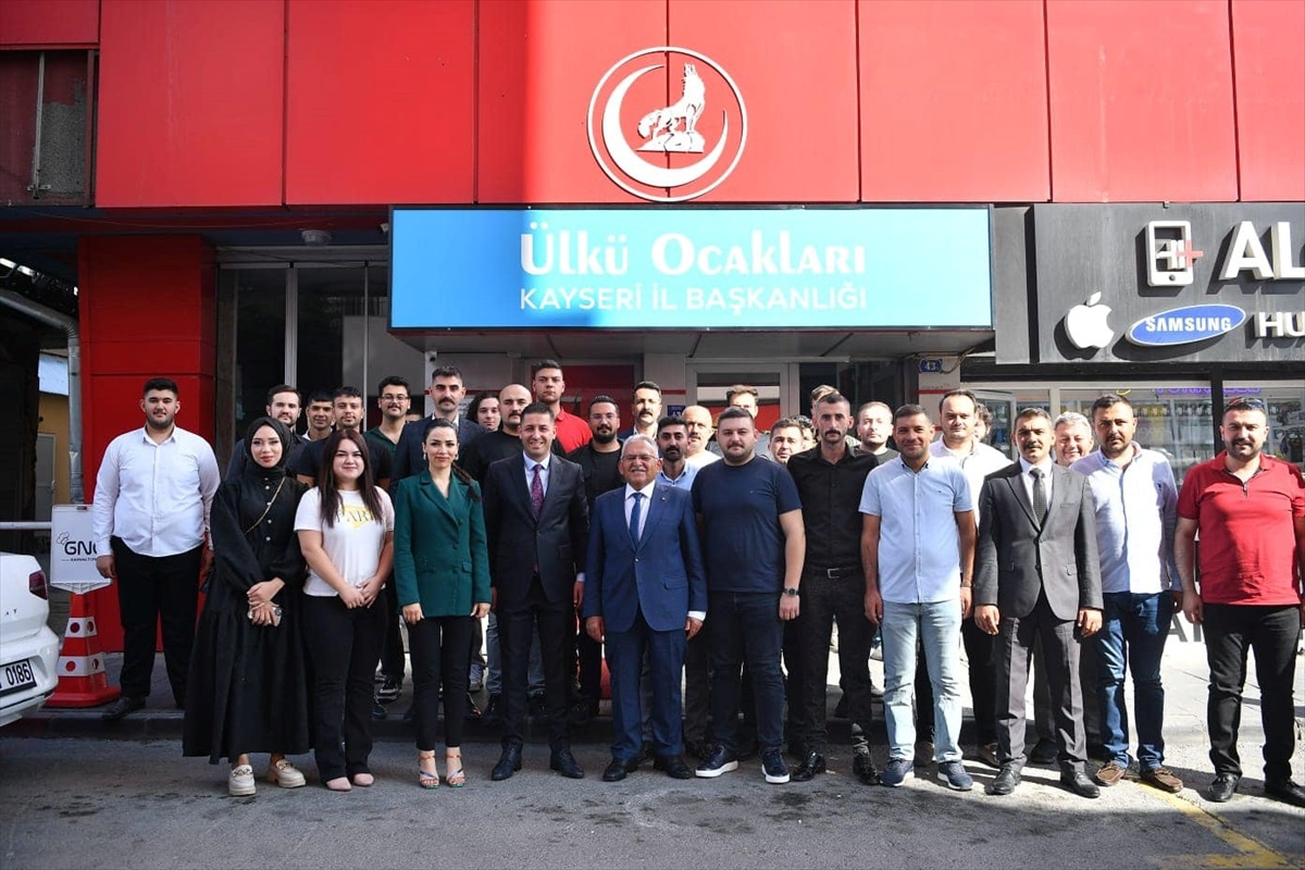 Başkan Büyükkılıç, Ülkü Ocakları Kayseri İl Başkanlığını Ziyaret Etti