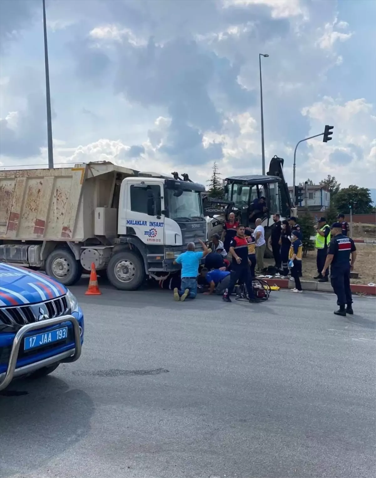 Çanakkale\'de Trafik Kazası: Motosiklet Sürücüsü Ağır Yaralandı