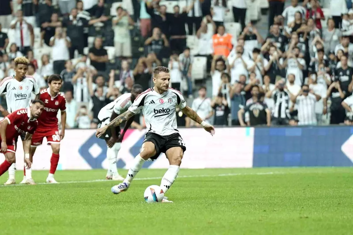 Beşiktaş\'ın İtalyan santrforu Ciro Immobile, Sivasspor karşısında attığı golle Süper Lig\'de çıktığı 3 maçta 3. golünü kaydetti.