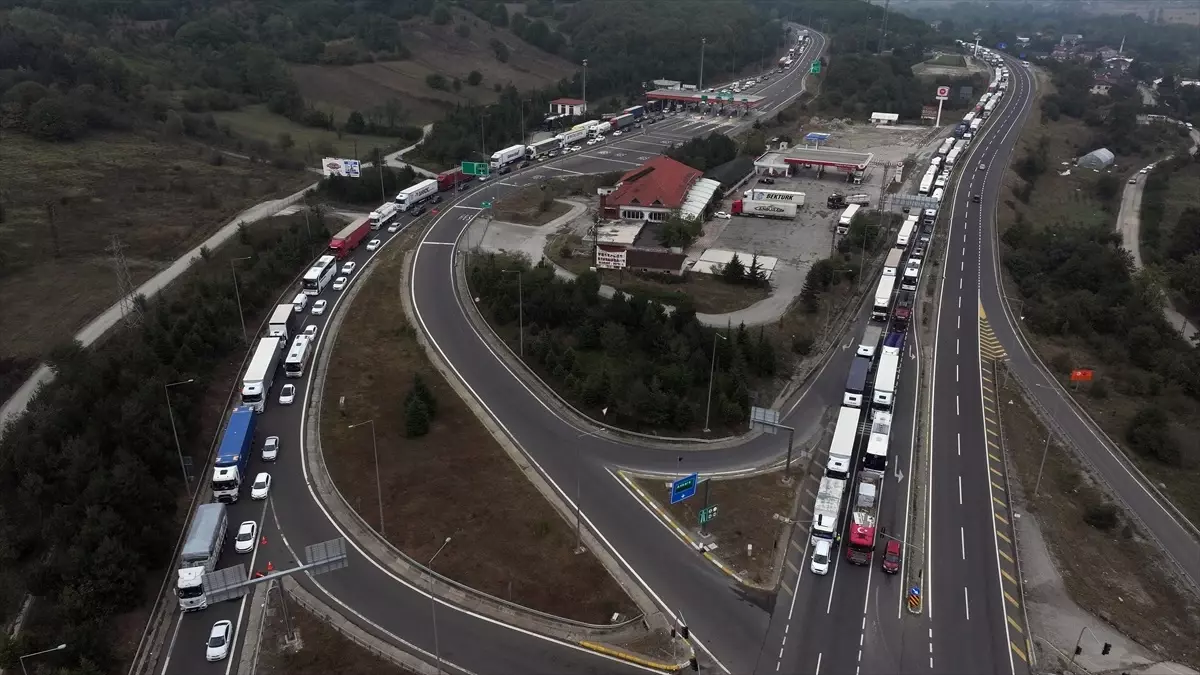 Bolu Dağı\'nda Otoyol Çalışmaları Nedeniyle Trafik Yoğunluğu