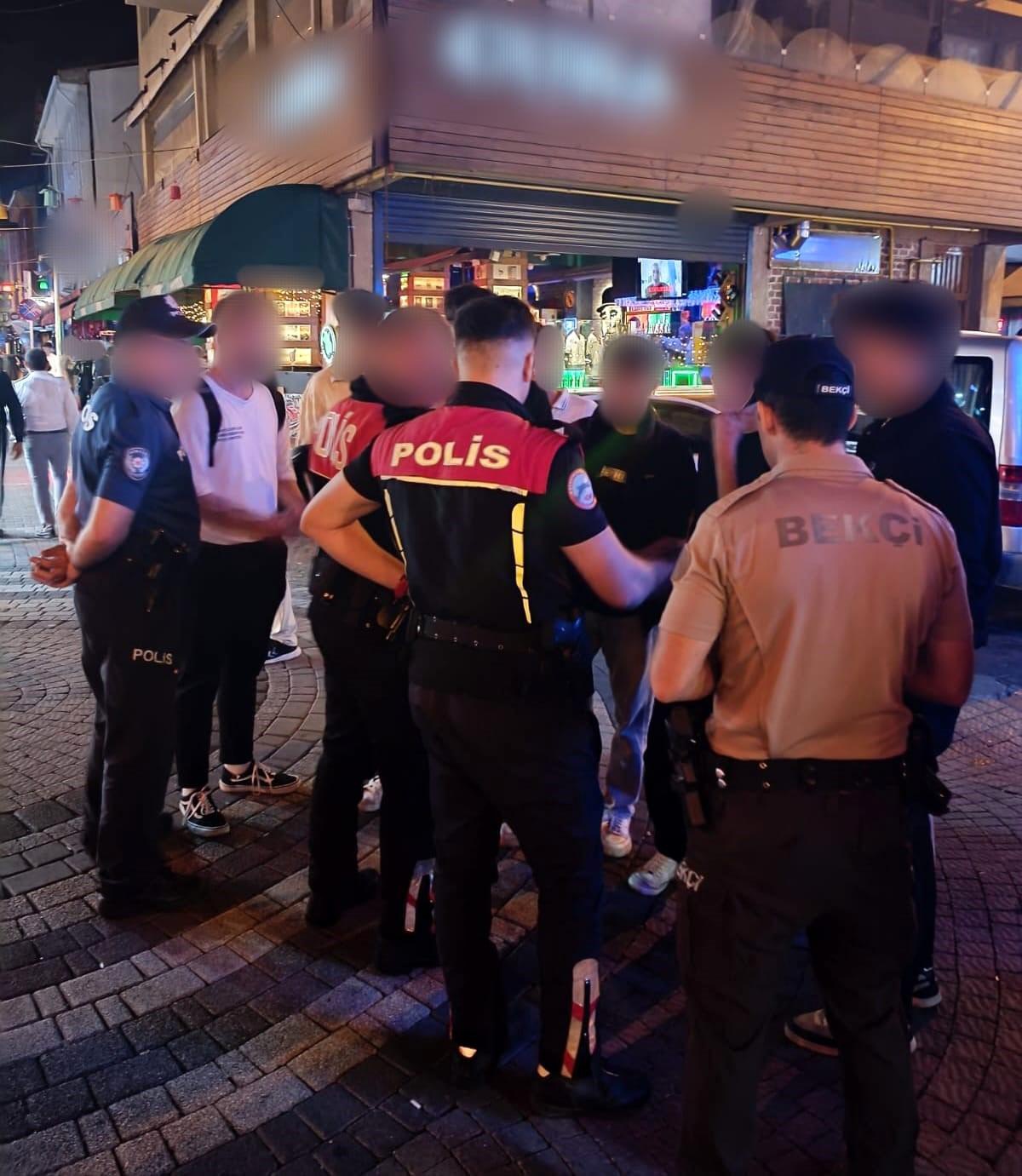 Eskişehir\'de Polis Ekipleri 325 Kişinin Kimlik Kontrolünü Yaptı