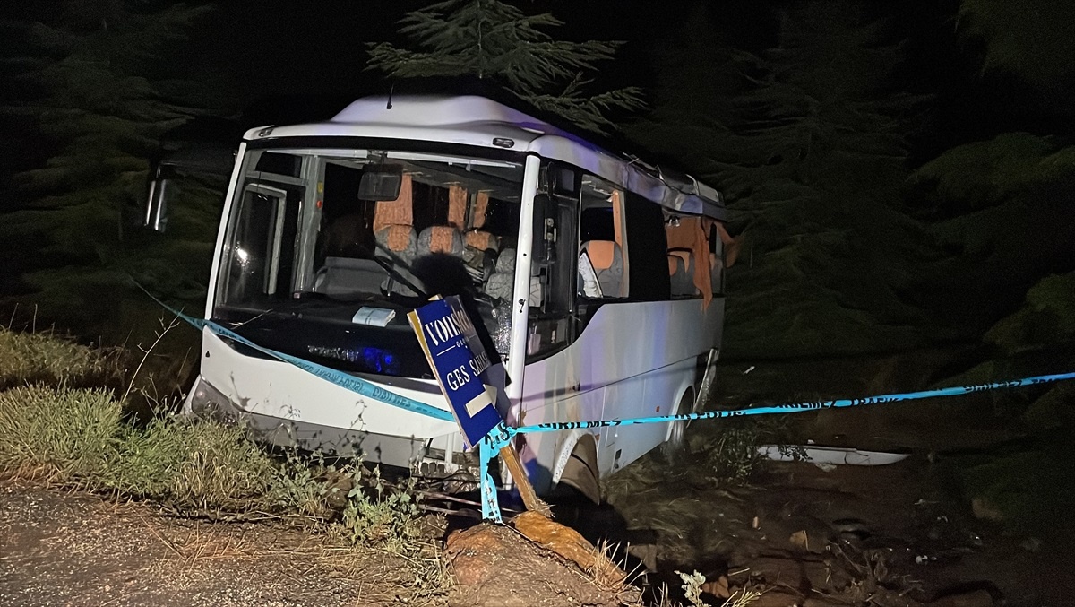 Eskişehir\'de Midibüs Kazası: 14 Polis Yaralandı