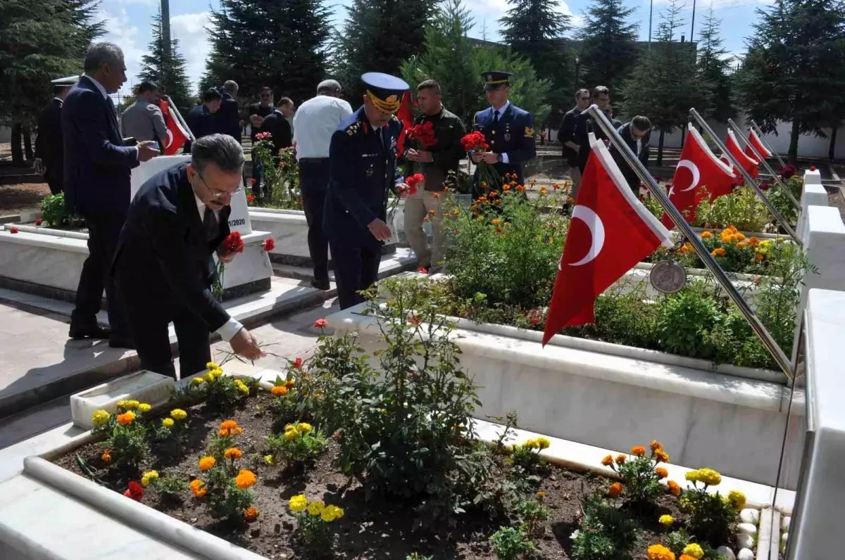 Eskişehir\'in Kurtuluşu İçin Şehitler Ziyaret Edildi