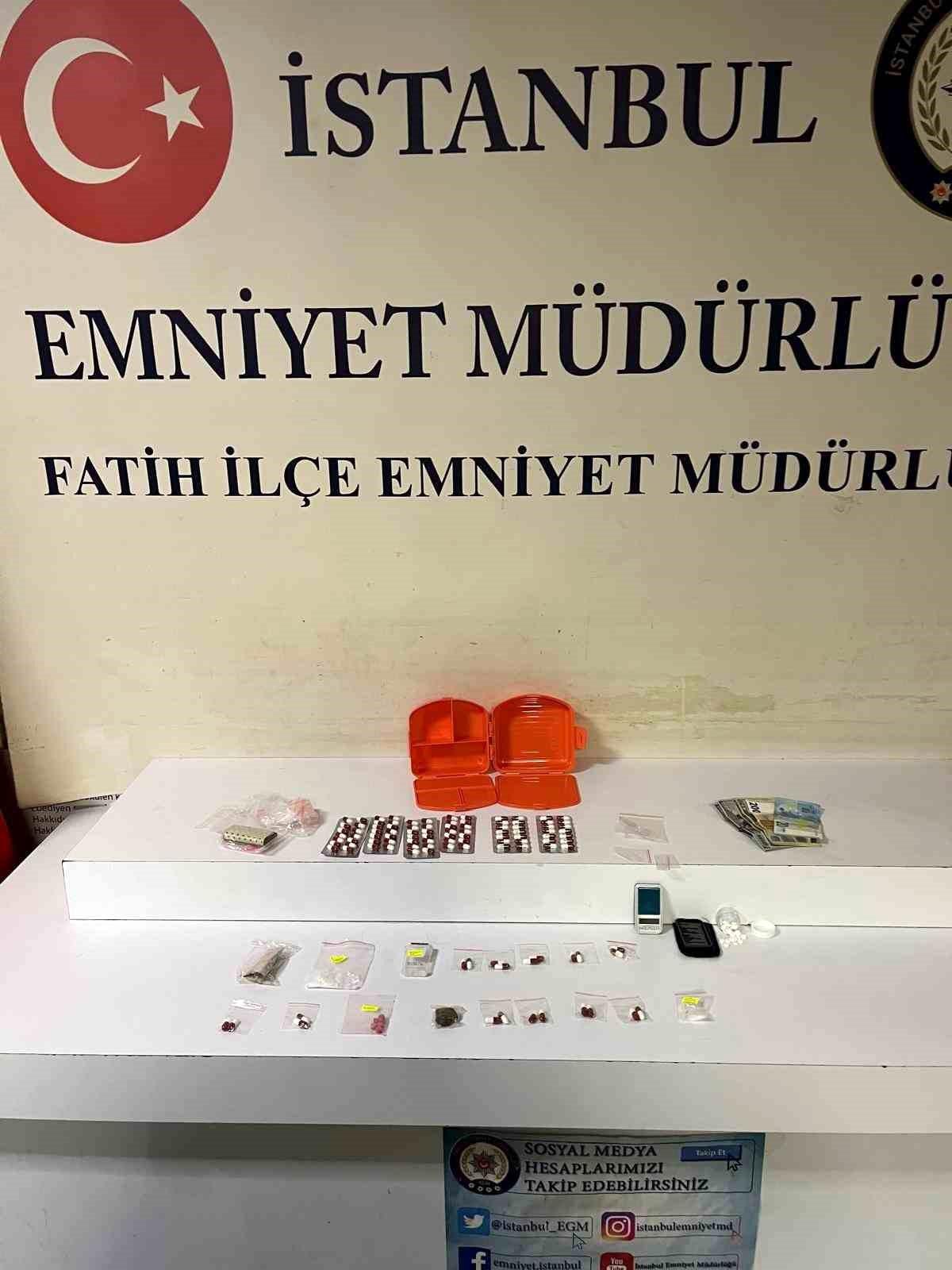 Fatih\'te Uyuşturucu Operasyonu: 4 Şüpheli Gözaltına Alındı
