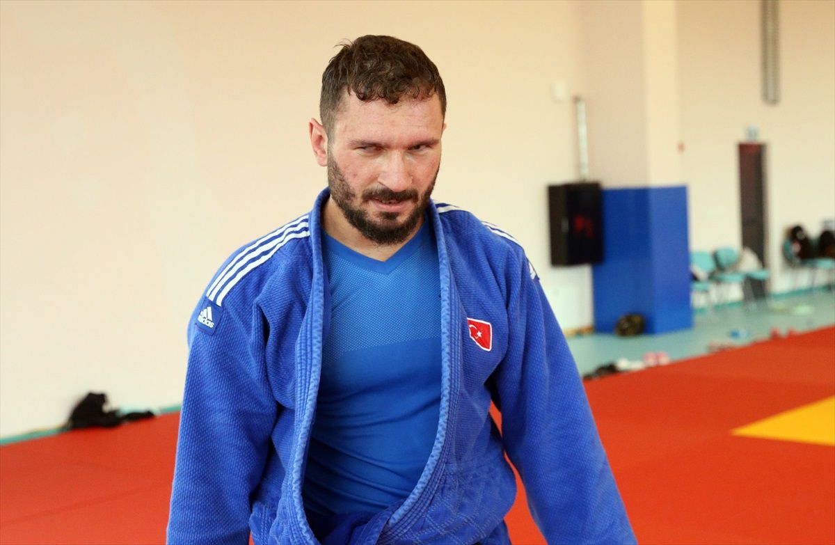 Görme Engelli Milli Judocu Yasin Çimciler, Paris 2024 Paralimpik Oyunları\'nda Altın Madalya Hedefliyor