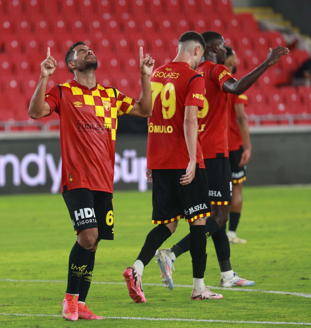 Göztepe, Süper Lig 2024-2025 Sezonuna Namağlup Devam Ediyor