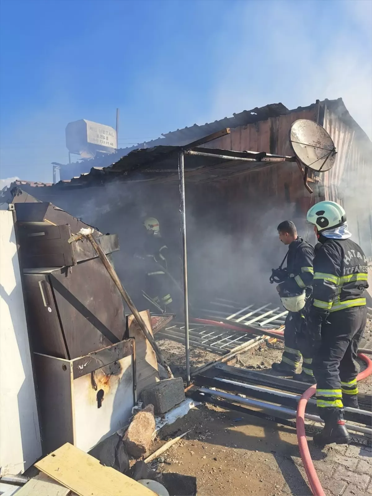 Antakya\'da prefabrik evde çıkan yangın söndürüldü