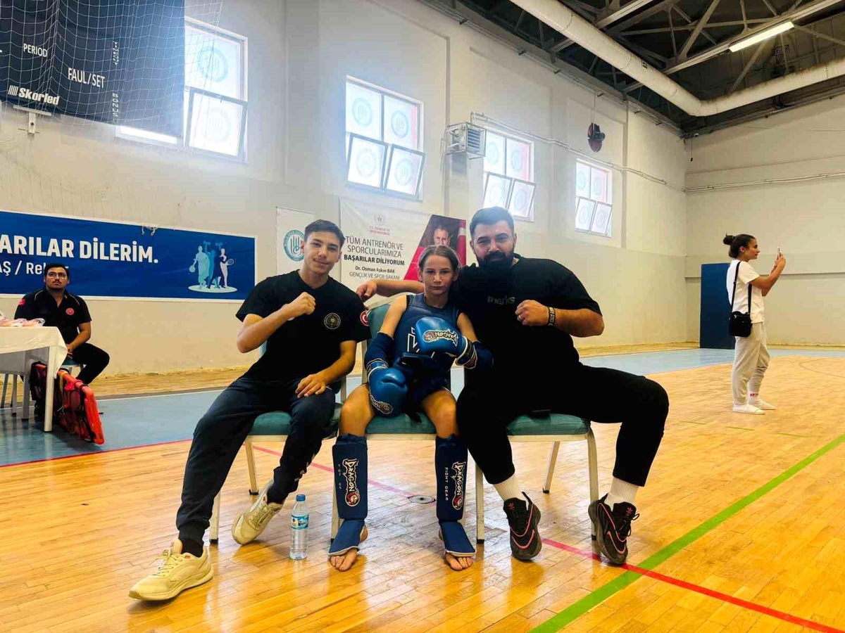 Manisa\'dan Muaythai Şampiyonları