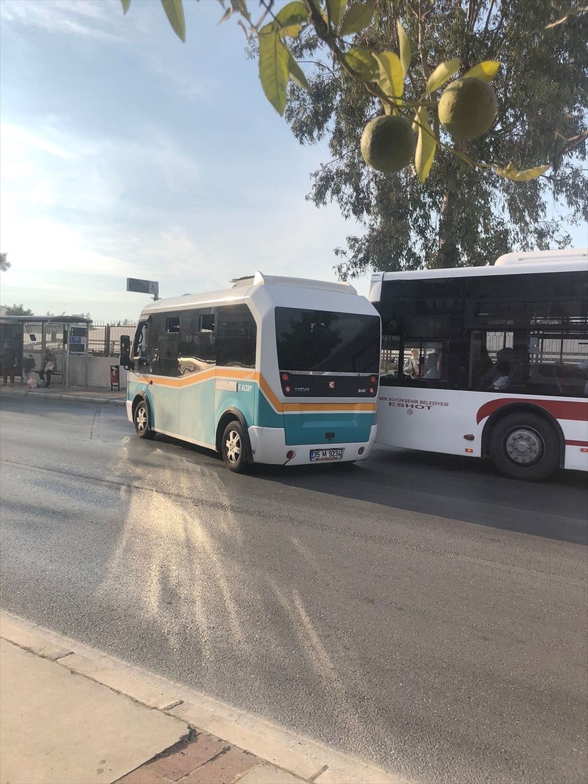 İzmir\'de Kadın Otobüs Sürücüsüne Darbede Bulunan Minibüs Şoförü Tutuklandı