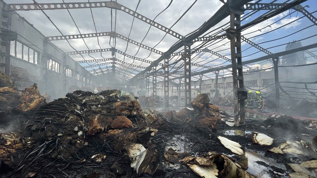 Kayseri\'de Sünger Fabrikasında Yangın: Müdahale ile Söndürüldü
