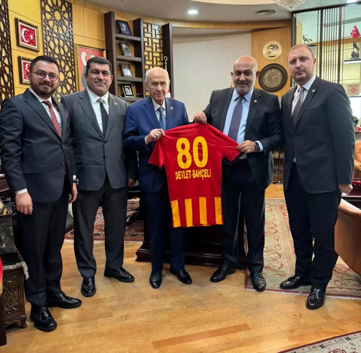 Kayserispor Yönetimi MHP Genel Başkanı Bahçeli\'yi Ziyaret Etti